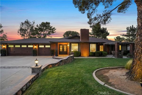 Attached, Backyard, Exterior, Facade, Brick Facade, Ranch