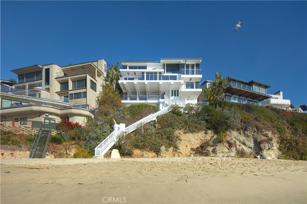 Exterior, Facade, Modern