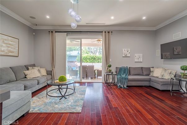 Interior, Living room, Pendant Lights, Recessed Lighting, Wood Texture Flooring