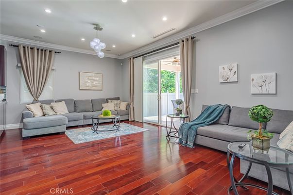 Interior, Living room, Pendant Lights, Recessed Lighting, Wood Texture Flooring