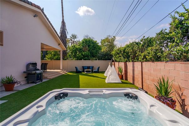 Backyard, Exterior, Hot Tub