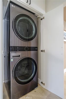 Interior, Utility Closets, Washer, Wood Texture Flooring