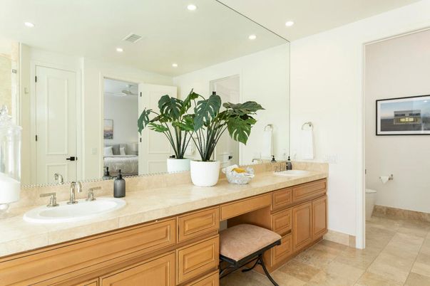 Bathroom, Dual Sink Vanities, Interior, Recessed Lighting