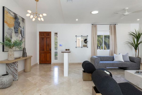 Interior, Living room, Pendant Lights, Recessed Lighting