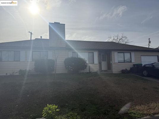 Backyard, Exterior, Facade, Ranch
