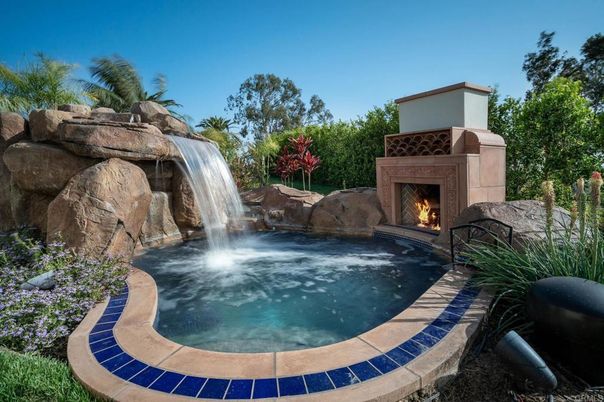 Exterior, Fireplace, Pool