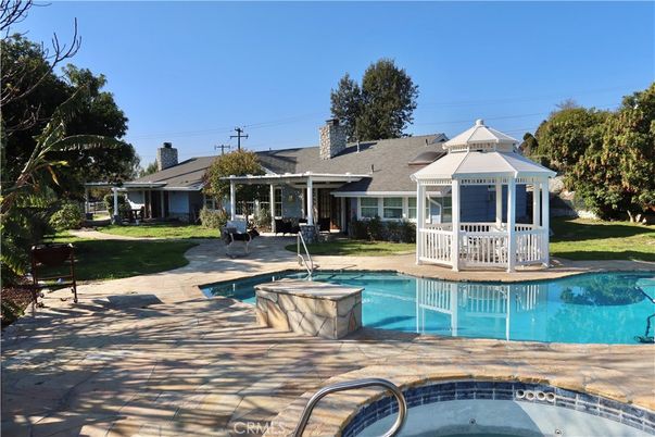 Exterior, Pool