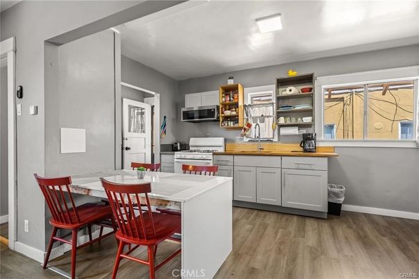 Dining room, Interior, Kitchen, Stainless Steel Appliances, Wood Texture Flooring