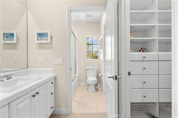 Bathroom, Interior, Tile Countertops