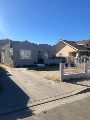 Exterior, Facade, Ranch