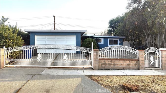 Attached, Exterior, Facade, Ranch