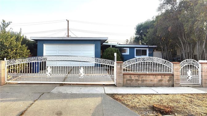 Attached, Exterior, Facade, Ranch