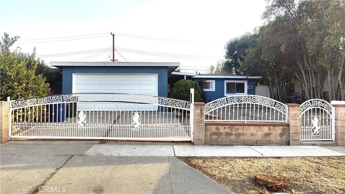 Attached, Exterior, Facade, Ranch
