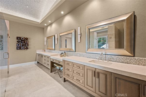 Bathroom, Dual Sink Vanities, Interior, Recessed Lighting