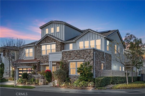 Attached, Exterior, Facade, Farmhouse
