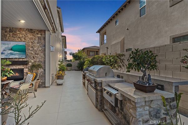 Exterior, Fireplace