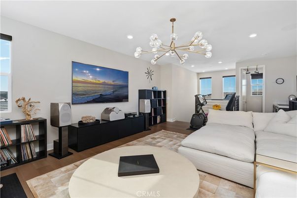 Fitness Equipment, Interior, Living room, Pendant Lights, Recessed Lighting, Wood Texture Flooring