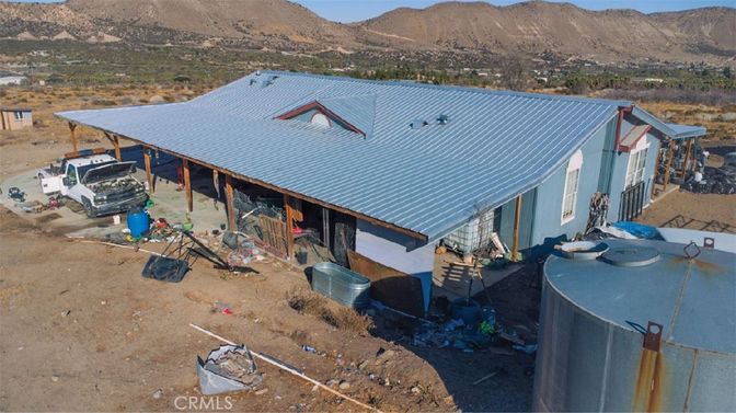 Exterior, Drone