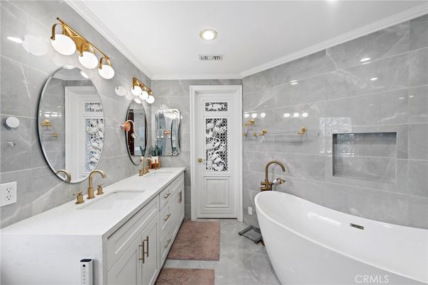 Bathroom, Dual Sink Vanities, Free Standing Baths, Interior, Recessed Lighting