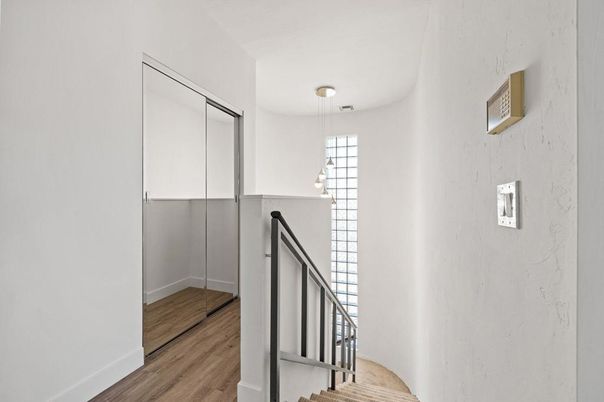 Interior, Pendant Lights, Wood Texture Flooring