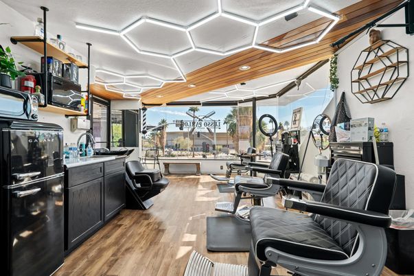 Fitness Equipment, Interior, Recessed Lighting, Wood Texture Flooring