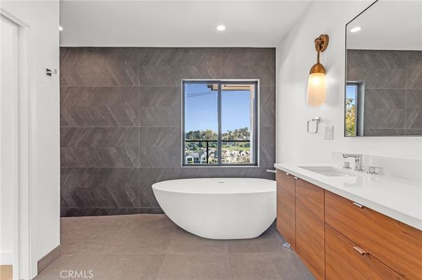 Bathroom, Dual Sink Vanities, Free Standing Baths, Interior, Pendant Lights, Recessed Lighting