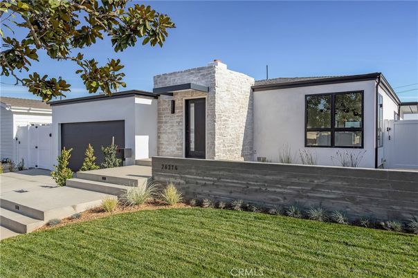 Attached, Backyard, Exterior, Facade, Modern