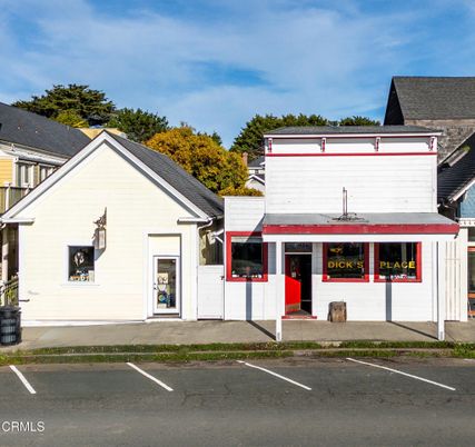 Exterior, Facade, Farmhouse
