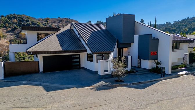 Attached, Exterior, Facade, Modern