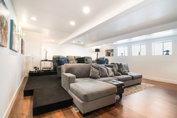 Interior, Living room, Recessed Lighting, Wood Texture Flooring