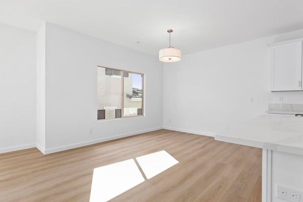Empty room, Interior, Pendant Lights, Wood Texture Flooring