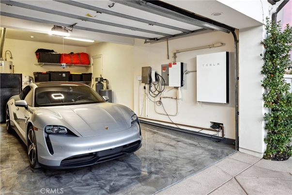 Garage, Interior