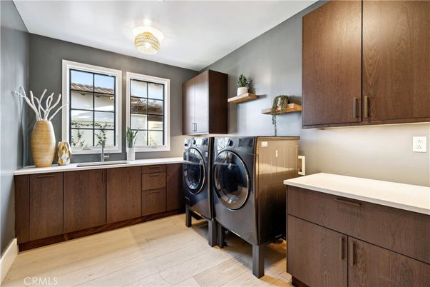 Interior, Washer, Wood Texture Flooring