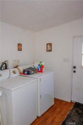 Interior, Washer, Wood Texture Flooring