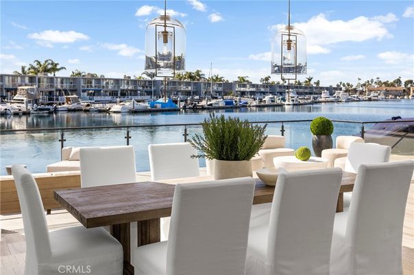 Dining room, Exterior, Lake, Pendant Lights