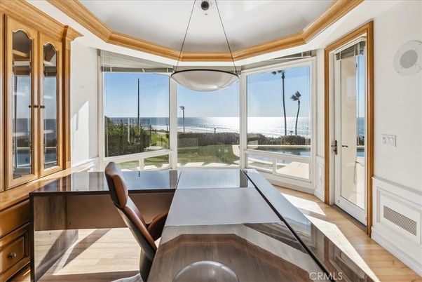 Dining room, Interior, Pendant Lights, Water, Wood Texture Flooring