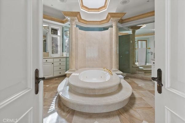 Bathroom, Interior, Recessed Lighting, Wood Texture Flooring