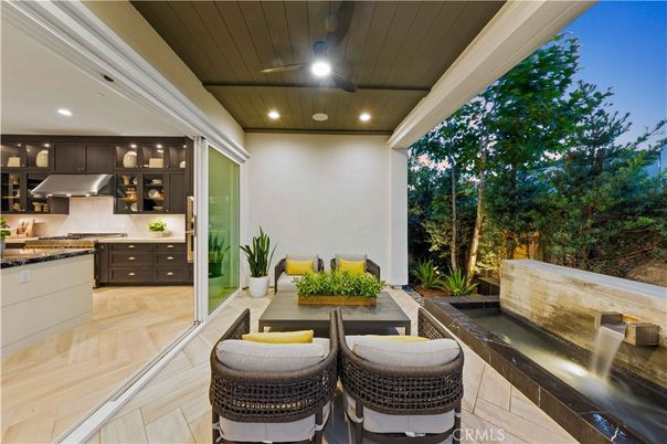Exterior, Kitchen, Stainless Steel Appliances