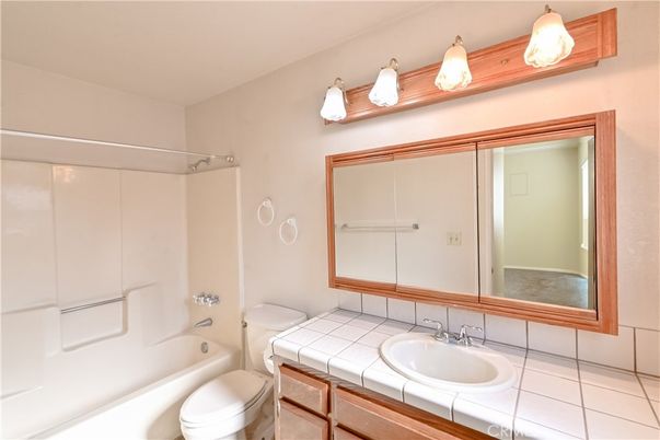 Bathroom, Interior, Tile Countertops