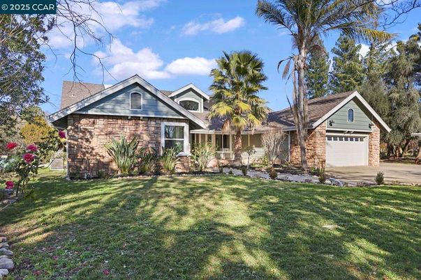 Attached, Exterior, Facade, Brick Facade, Ranch