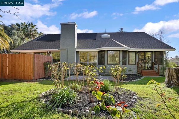 Backyard, Exterior, Facade, Ranch