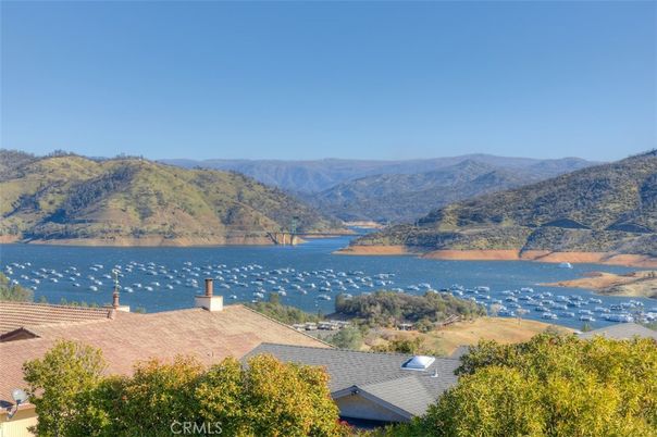 Exterior, Lake