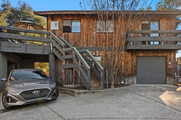 Attached, Exterior, Facade, Modern