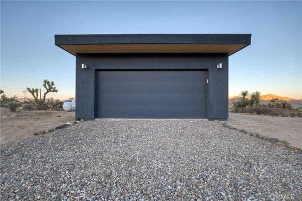 Detached Garage, Exterior