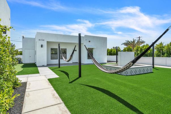 Backyard, Exterior, Facade, Modern