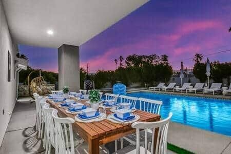 Exterior, Pool, Recessed Lighting