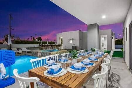 Exterior, Pool, Recessed Lighting