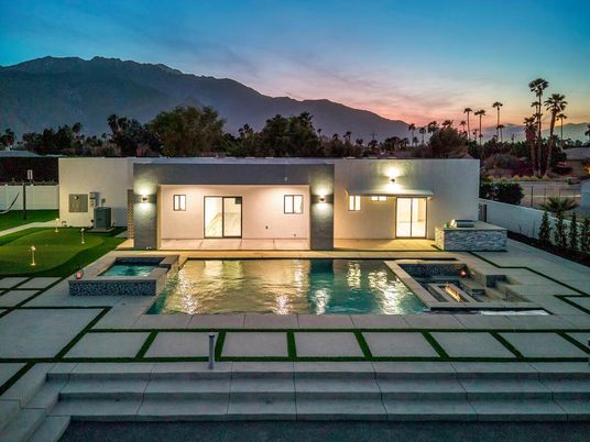 Exterior, Facade, Pool, Modern