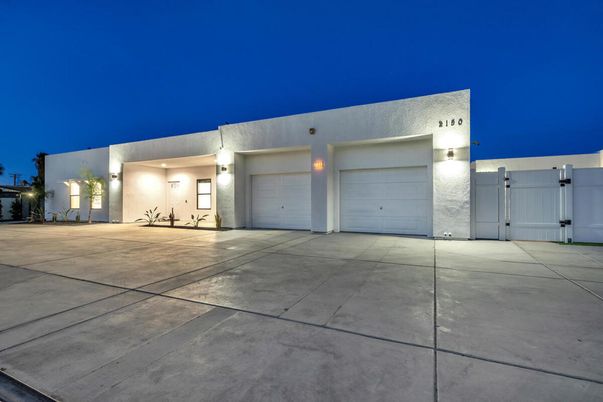 Attached, Exterior, Facade, Modern