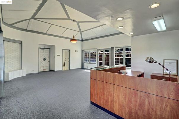 Empty room, Interior, Pendant Lights, Recessed Lighting